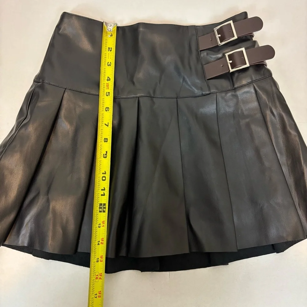 WEWOREWHAT Faux Leather Tennis Skirt in Black Size S